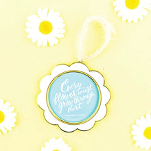 Load image into Gallery viewer, Daisy Frame Ornament